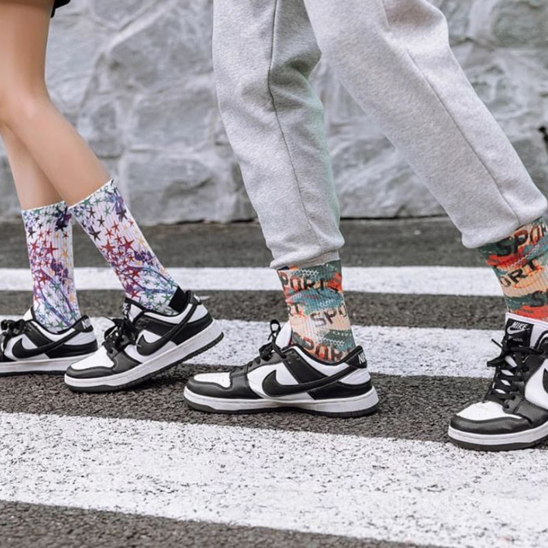 Tehnologie de imprimare 3D pentru șosete de primăvară și vară, șosete lungi pentru bărbați, mijlocii femeilor, sporturi europene și americane, șosete de bumbac pentru cupluri, șosete la modă graffiti Tehnologie de imprimare 3D pentru șosete de primăvară și vară, șosete lungi pentru bărbați, mijlocii femeilor, sporturi europene și americane, șosete de bumbac pentru cupluri, șosete la modă graffiti